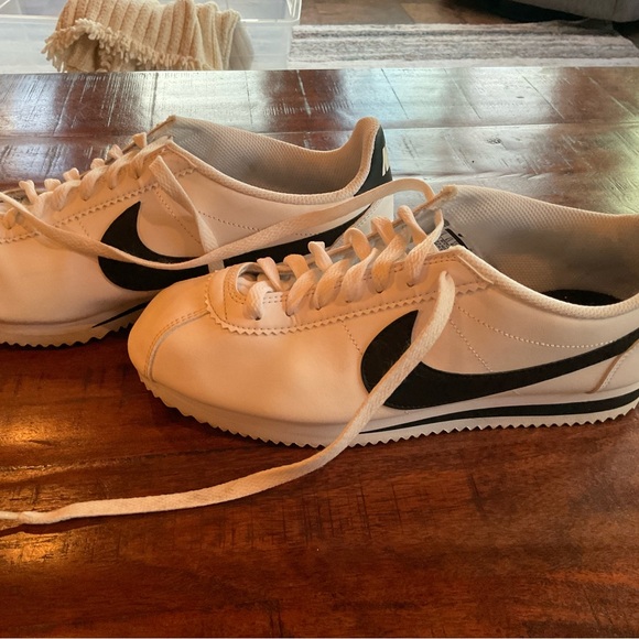 Nike Cortez Women’s size 9 - Picture 2 of 5